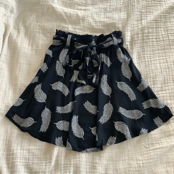 H&M Feather Print Skirt Size 2 - Picture 1 of 4
